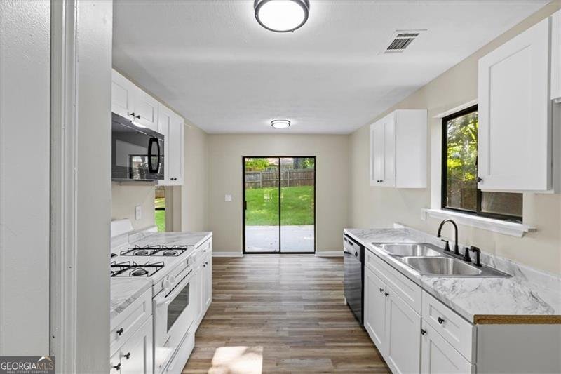 340 WINDSOR Walk Conyers - 10