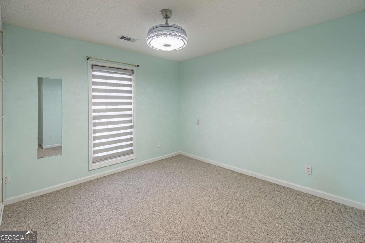 1296 Mandalay Court Lilburn - 16