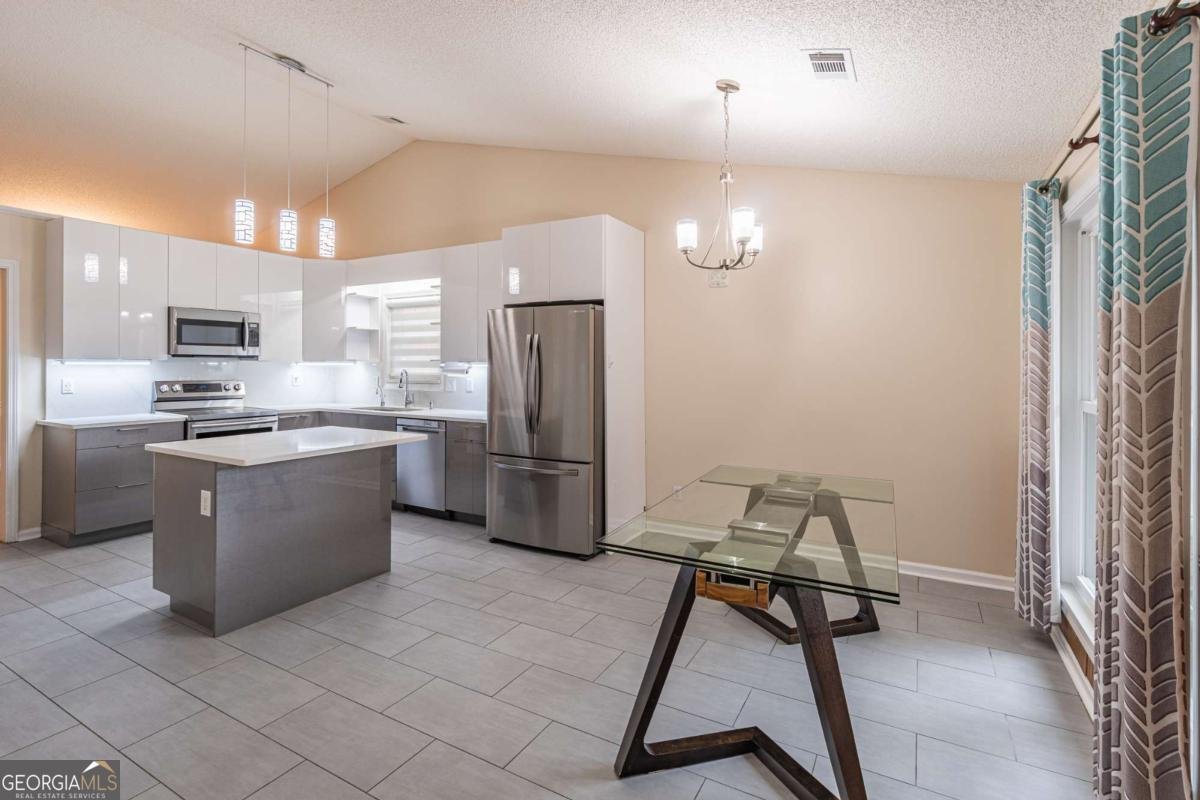 1296 Mandalay Court Lilburn - 9