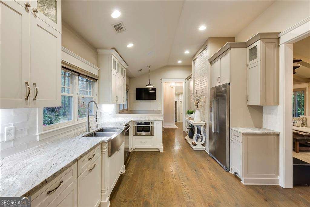 6335 Cherry Tree Lane Sandy Springs - 12