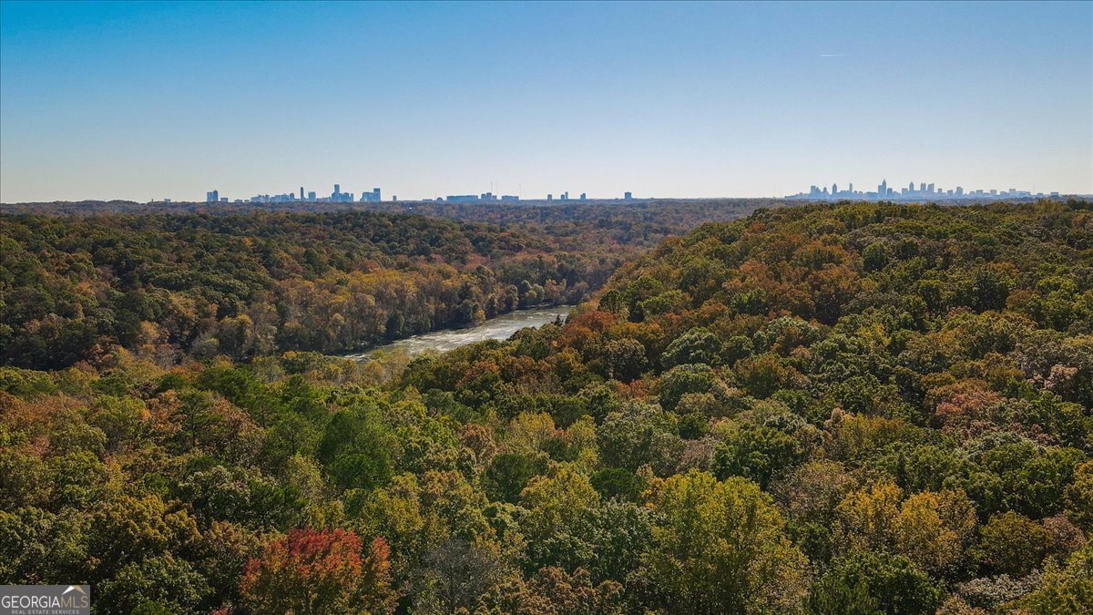 3800 Chattahoochee Summit Drive Atlanta - 28