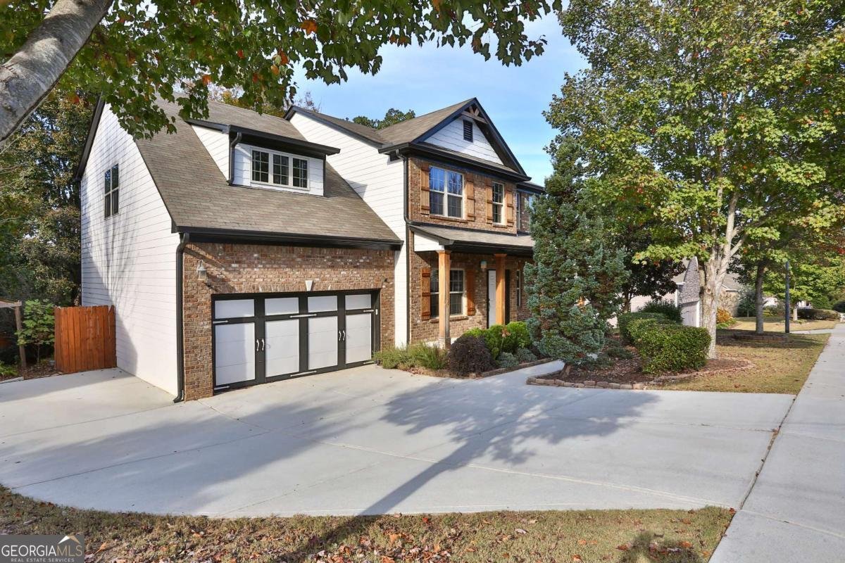 2560 Olney Falls Drive Braselton - main photo