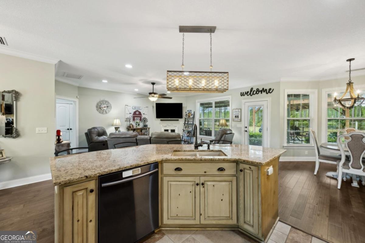 4048 Highway 259 White Oak - 24