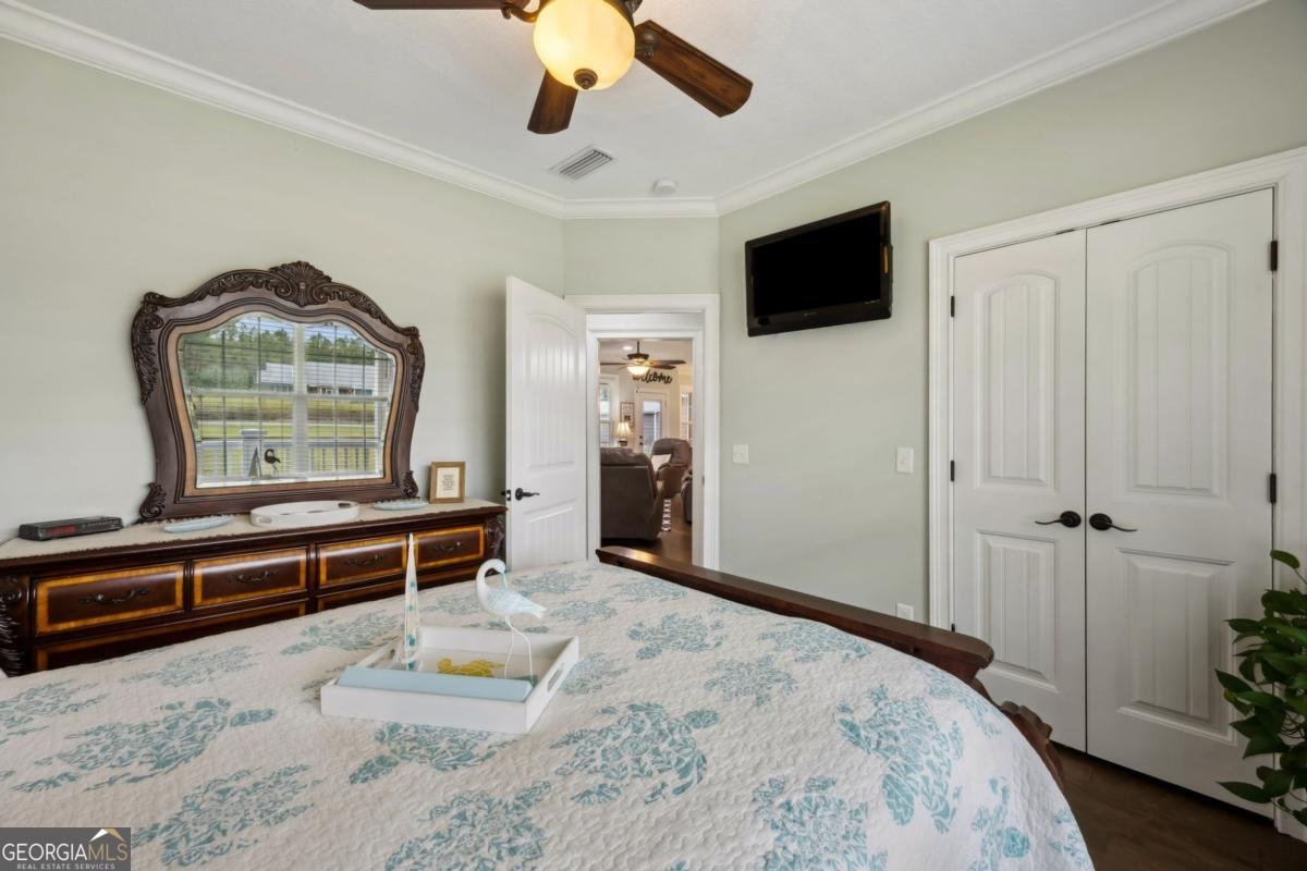 4048 Highway 259 White Oak - 40