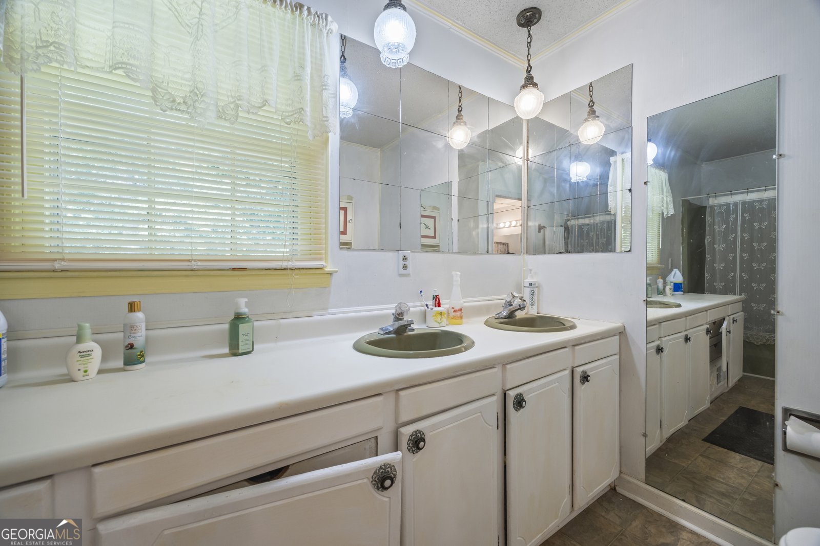 329 Riverbend Drive Royston - 38