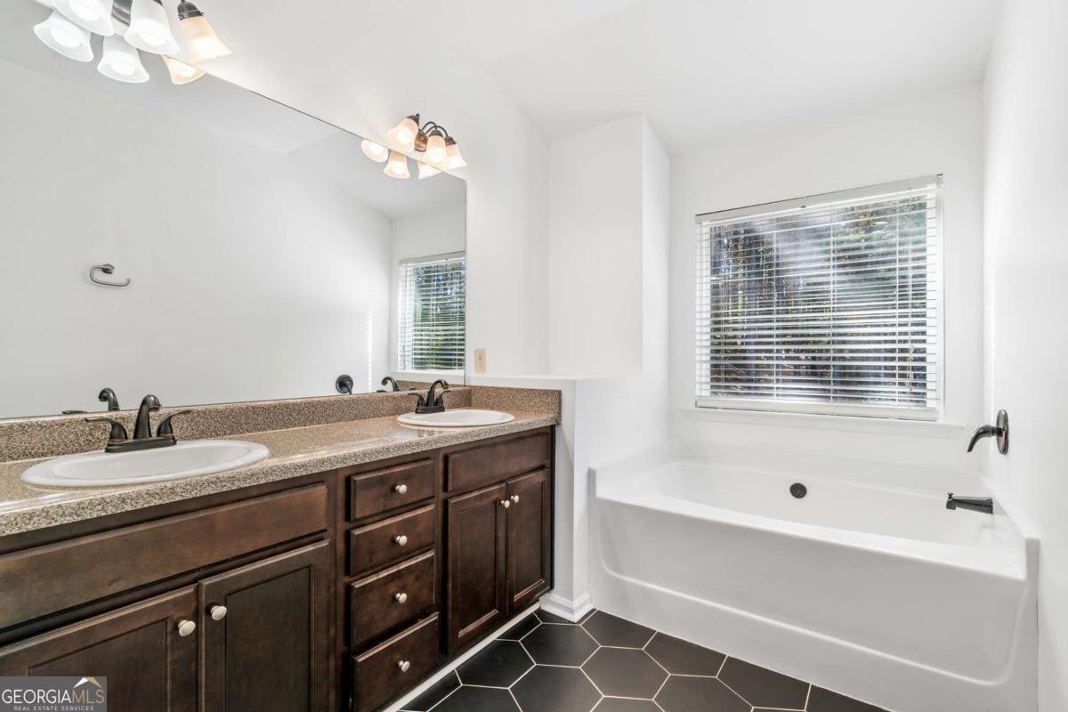 702 Barberry Drive Woodstock - 9