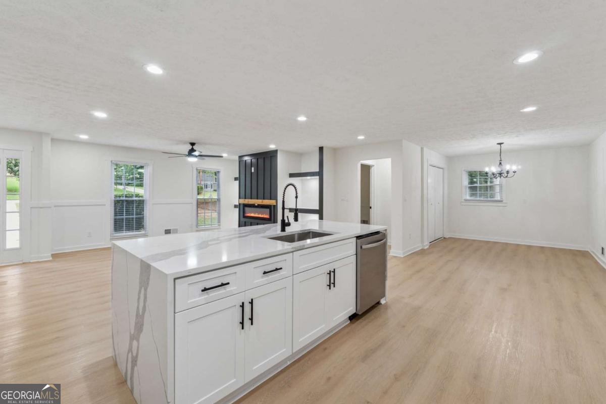 676 Bralorne Drive Stone Mountain - 4