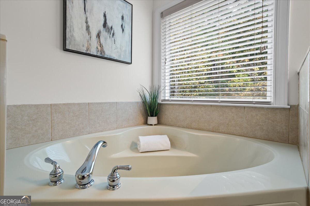 3910 Dalwood Drive Suwanee - 24