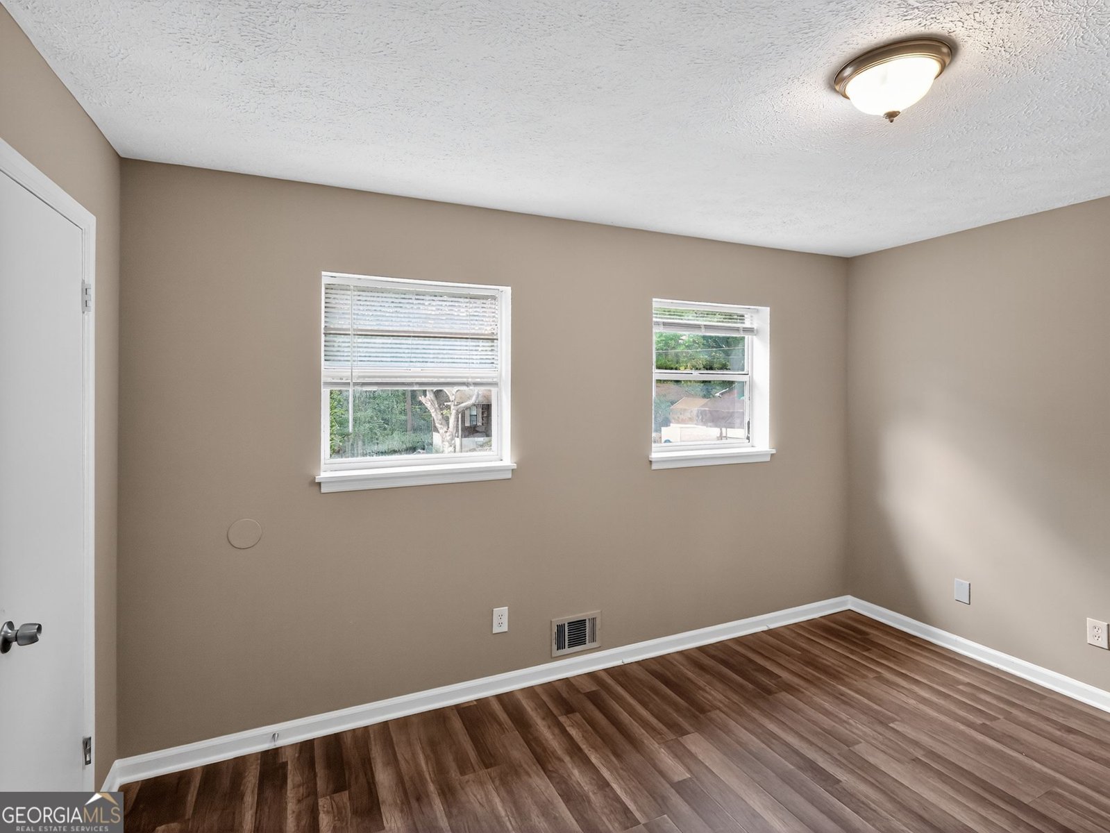 4598 Ashmore Drive Forest Park - 32