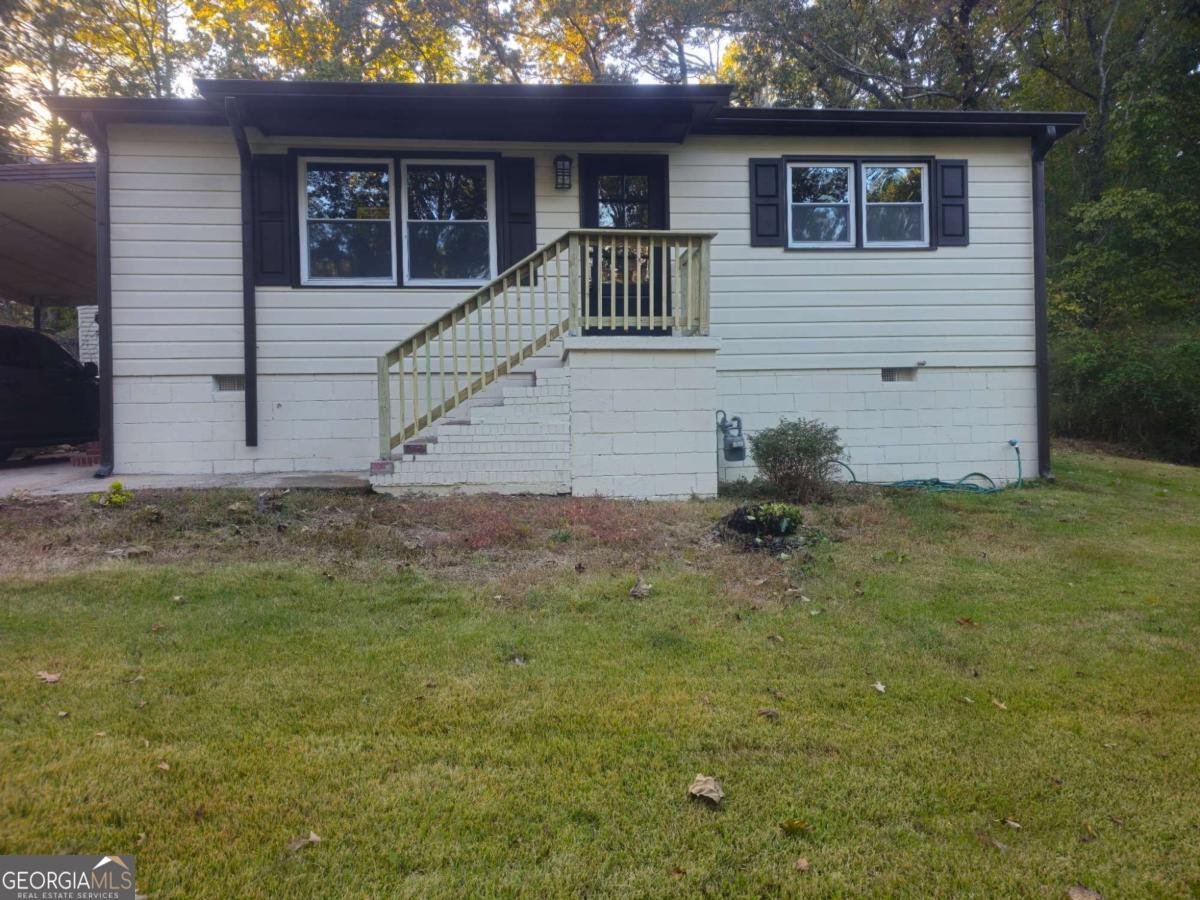 6048 Blackhawk Trail Mableton - 1