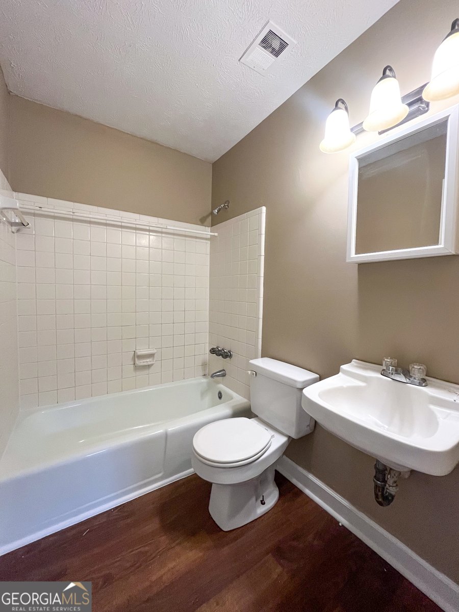 203 Pineview Street East Dublin - 12