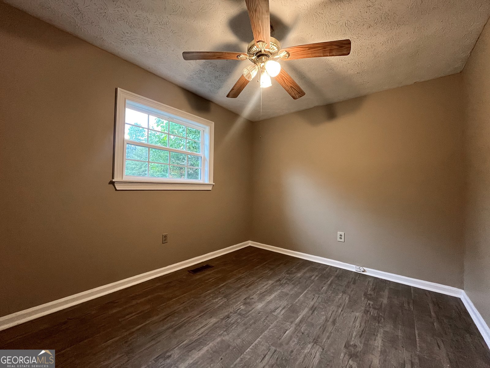 203 Pineview Street East Dublin - 13