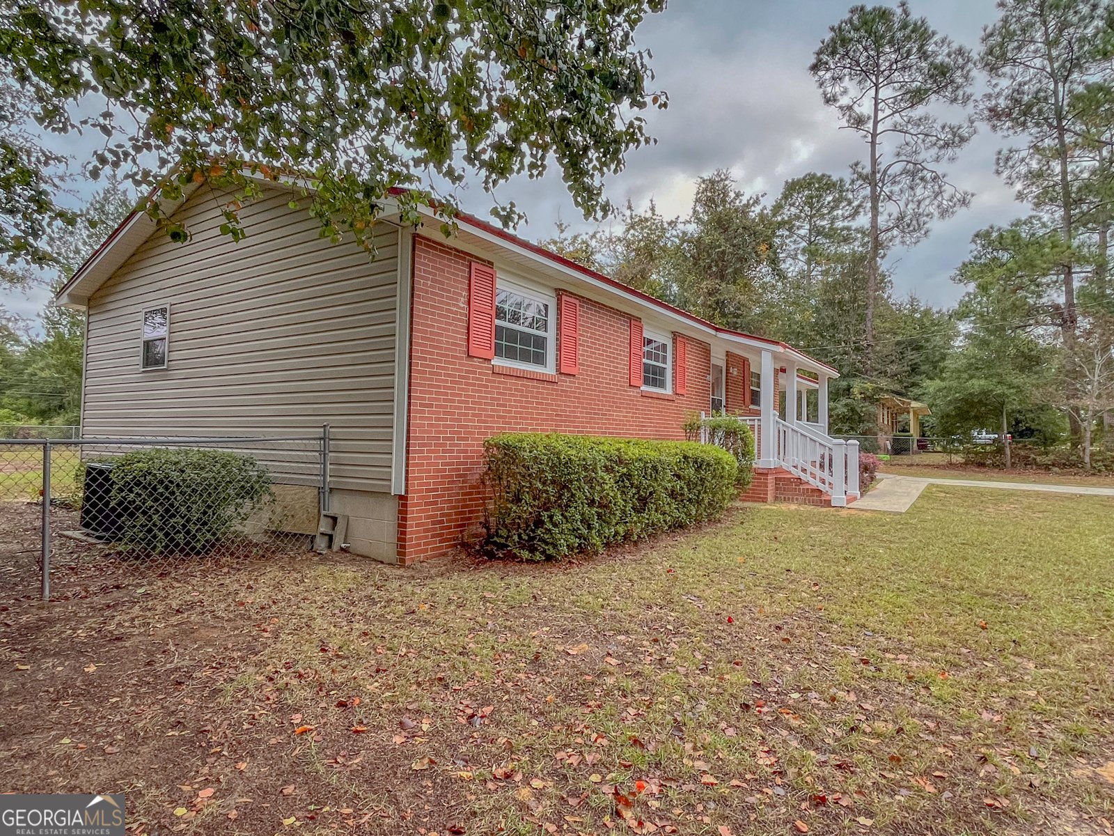 203 Pineview Street East Dublin - 18