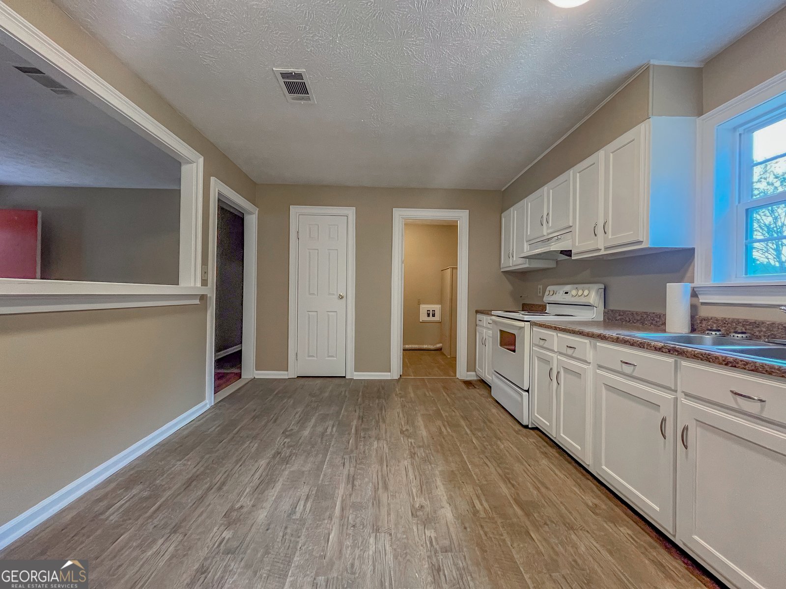 203 Pineview Street East Dublin - 5