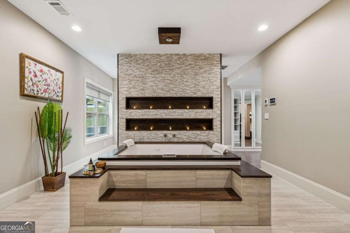 16140 Grand Litchfield Drive Roswell - 16