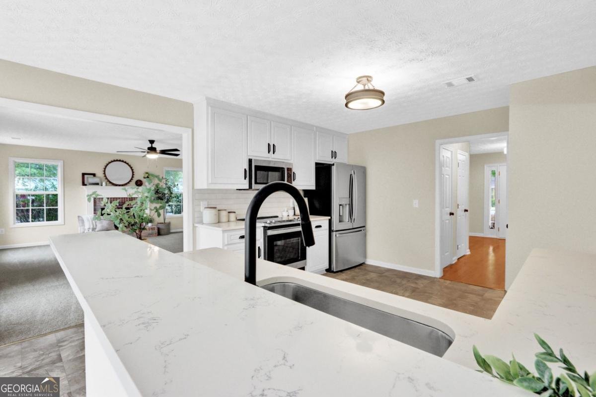 251 Lake Valley Drive Loganville - 9