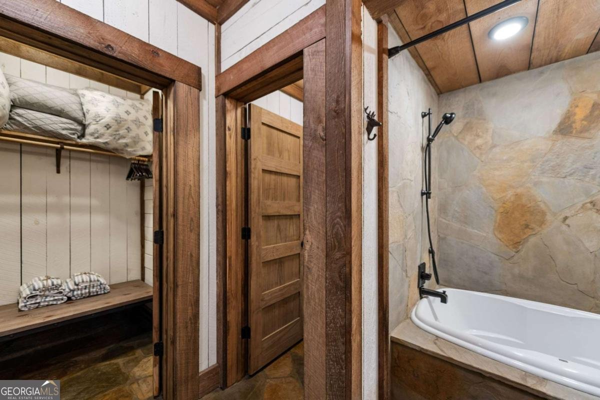 2695 Hwy 2 Blue Ridge - 27