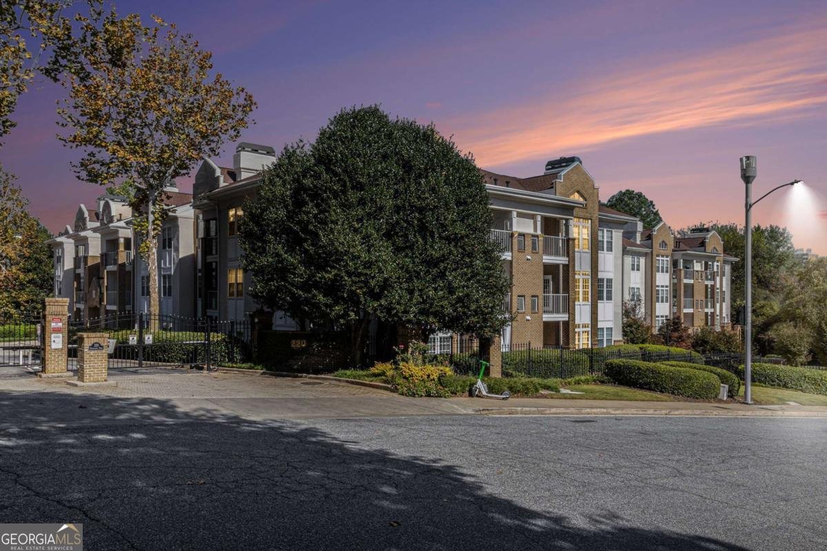 220 Renaissance Parkway Atlanta - 3