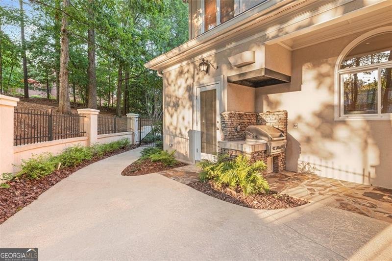520 Chestnut Rose Sandy Springs - 8