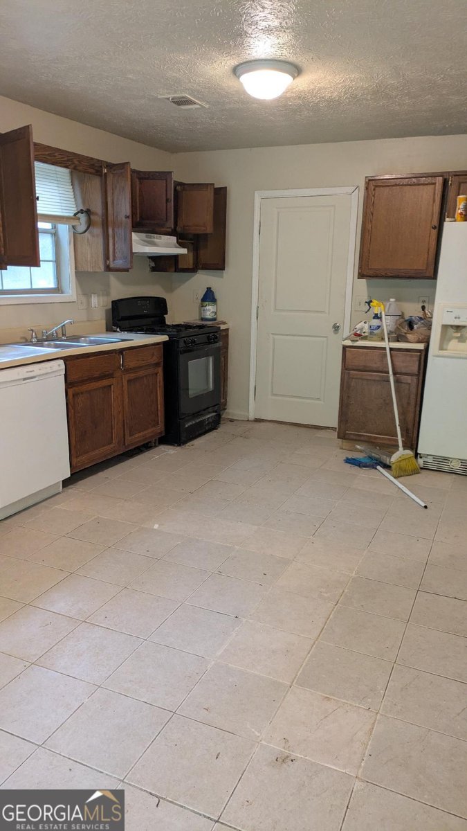 1009 Autumn Crest Court Stone Mountain - 4