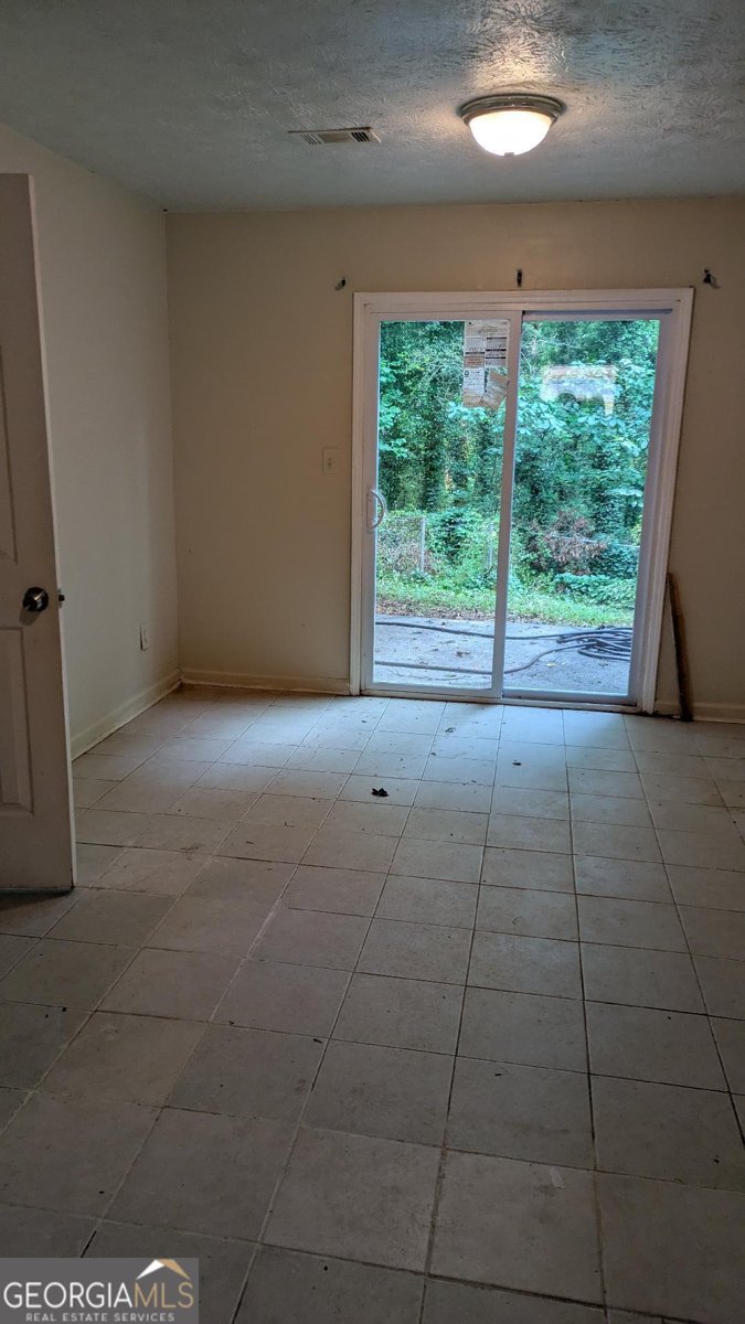 1009 Autumn Crest Court Stone Mountain - 5