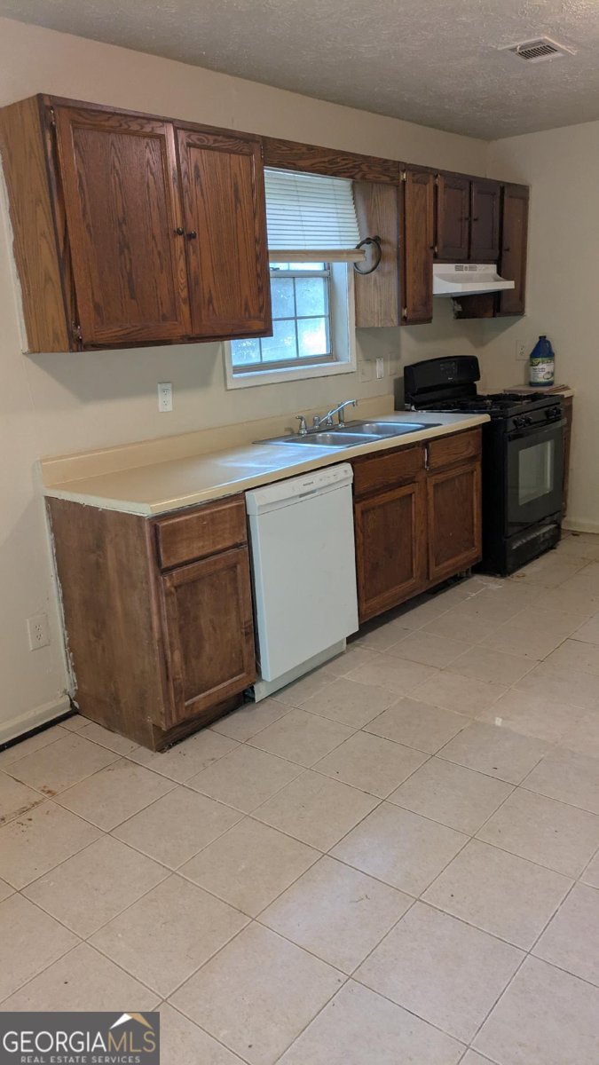 1009 Autumn Crest Court Stone Mountain - 8