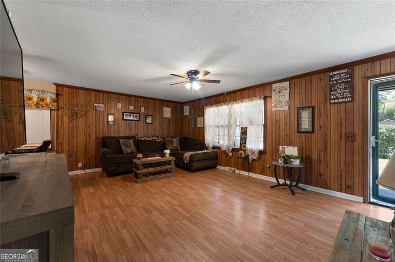 1 VAN TASSEL Drive Lindale - 52