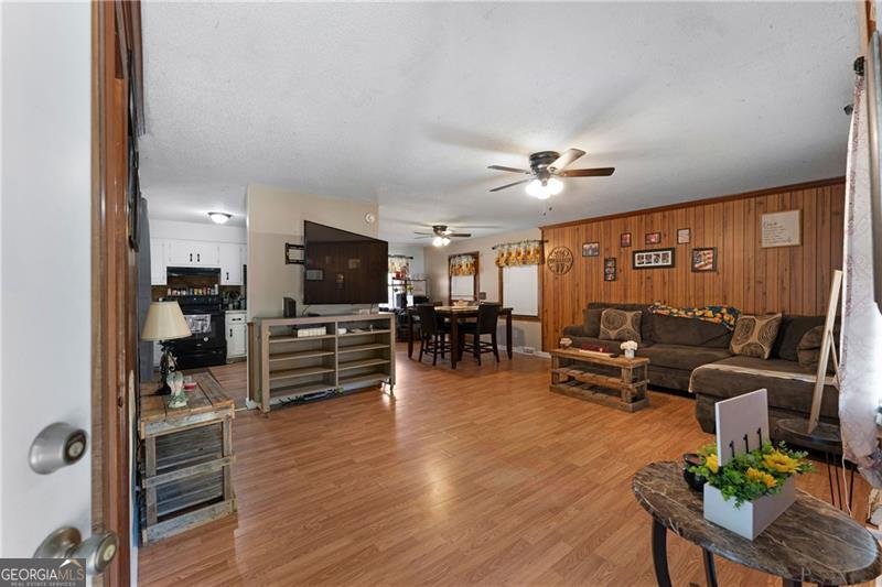 1 VAN TASSEL Drive Lindale - 7