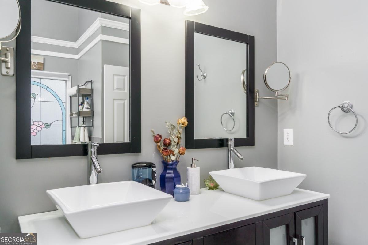 6325 Glen Drive Cumming - 1