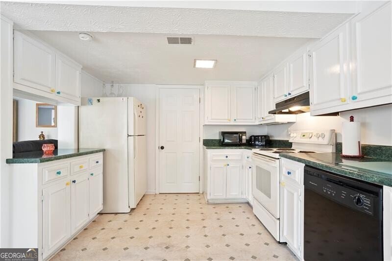 6381 Lakeview Drive Buford - 27