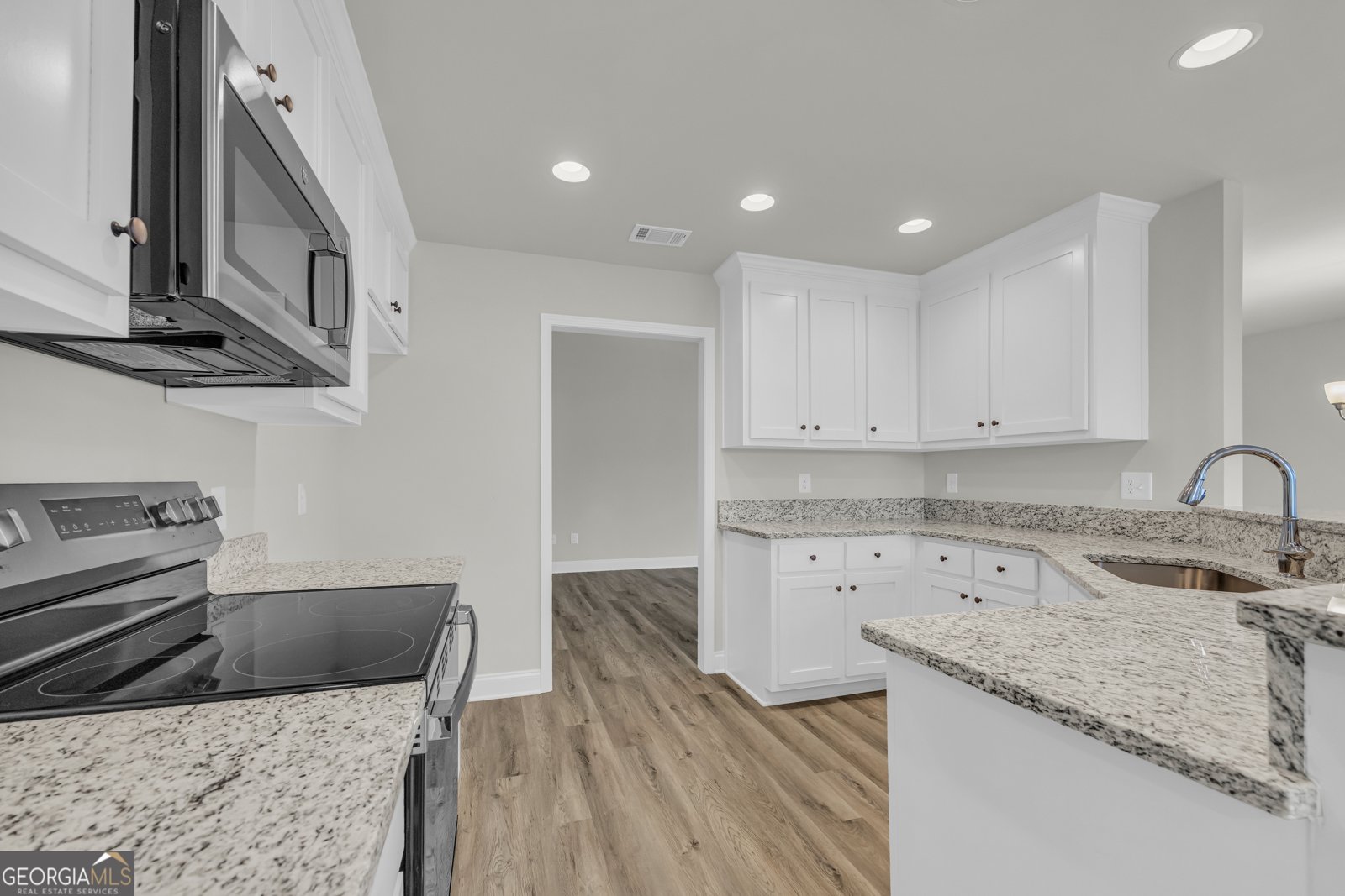 86 Sewell Lavonia - 17