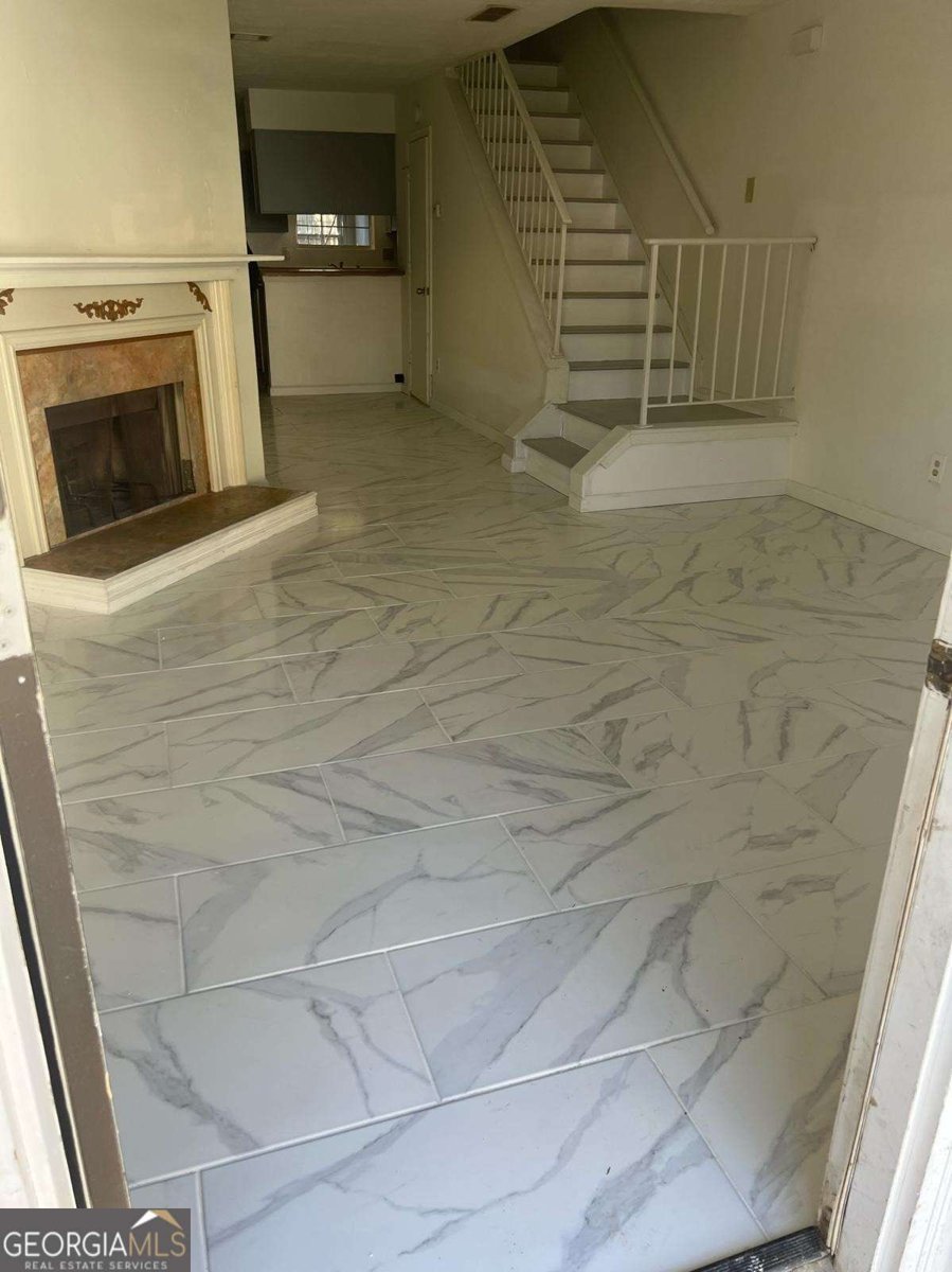 498 Prince Of Wales Stone Mountain - 2