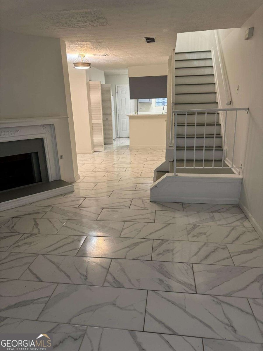 498 Prince Of Wales Stone Mountain - 3