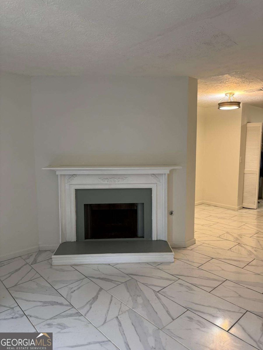 498 Prince Of Wales Stone Mountain - 4