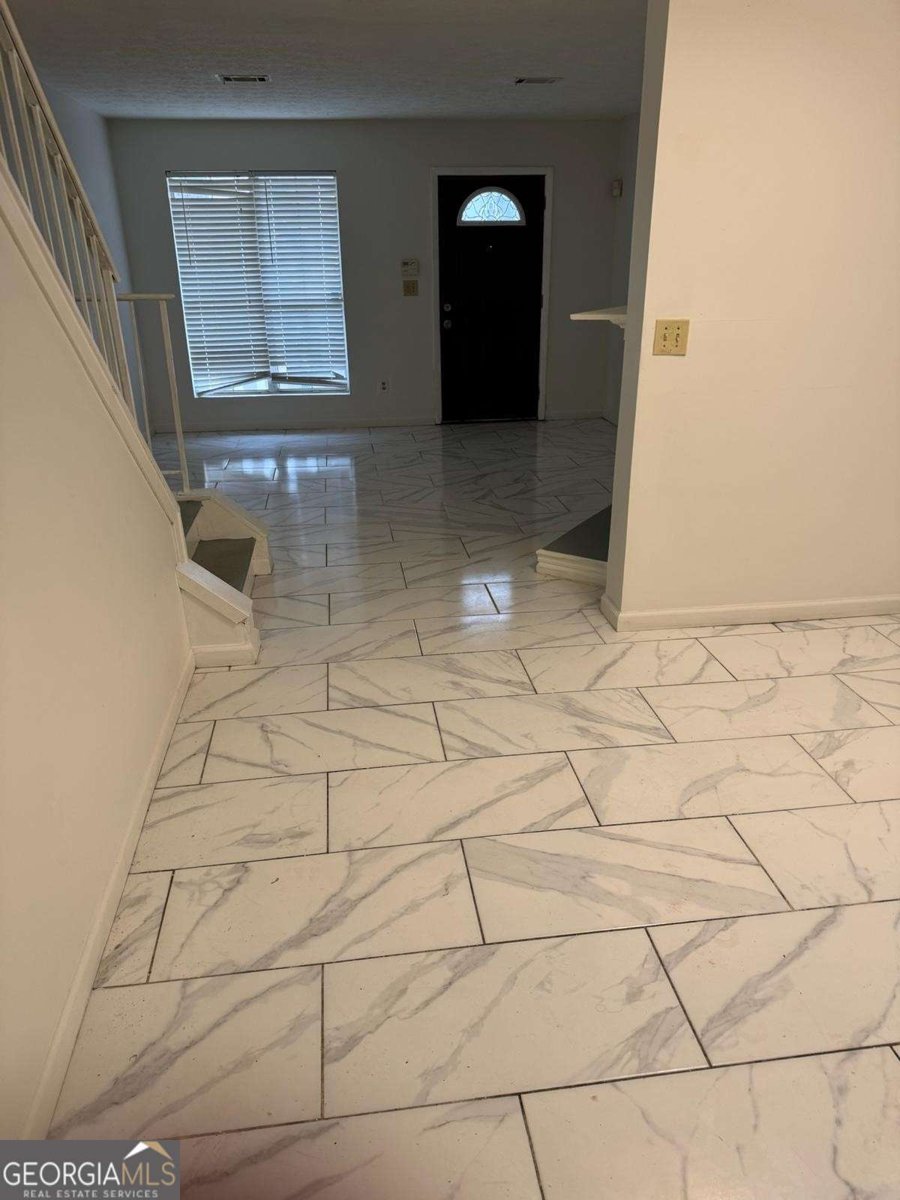 498 Prince Of Wales Stone Mountain - 6