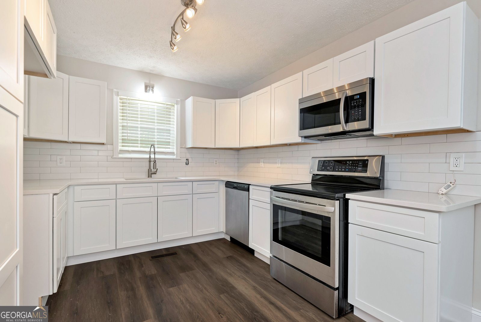 145 Charles Drive Cleveland - 14