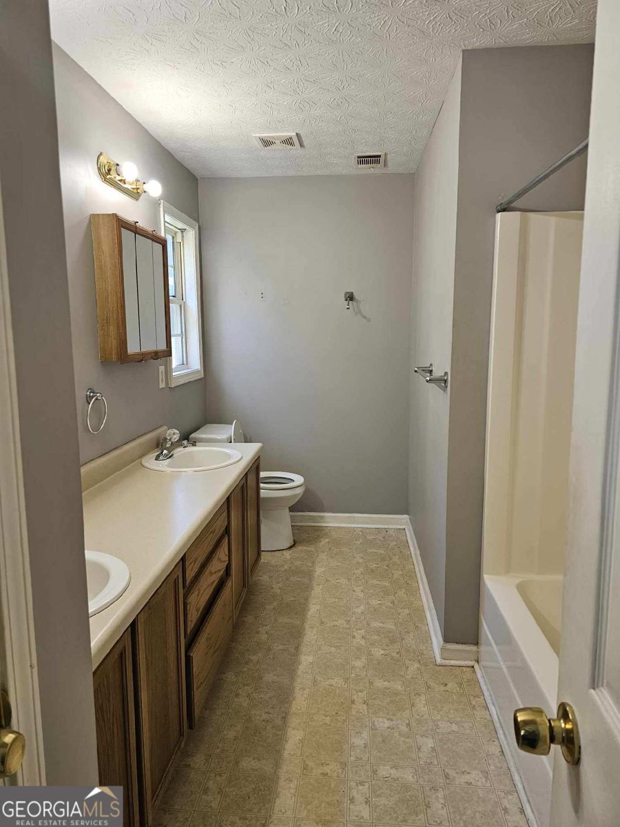 95 Meadows Road Newborn - 7