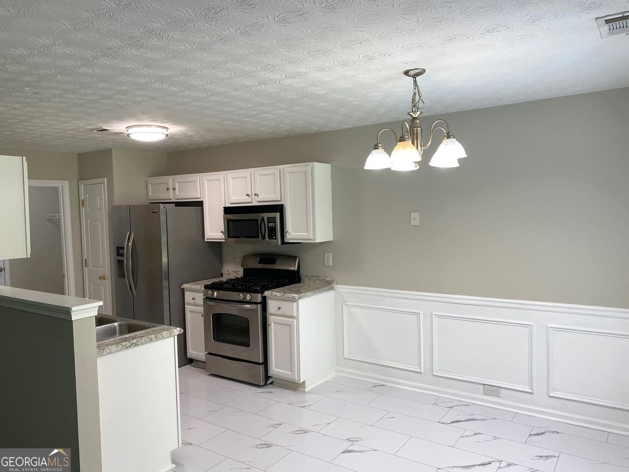 646 Lakes Circle Lithonia - 1