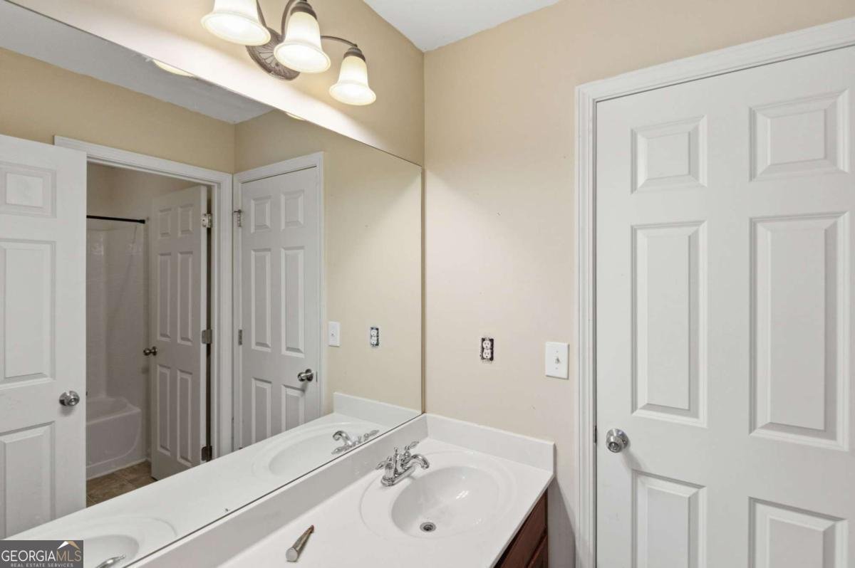 5728 Barrington Run Union City - 22