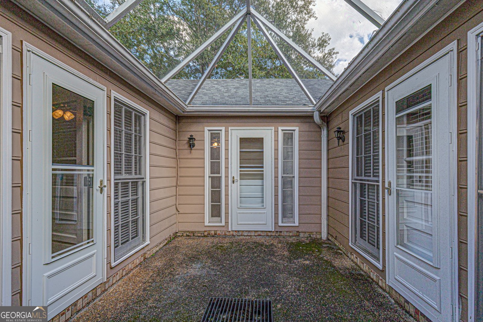 3725 Nutmeg Drive Columbus - 12