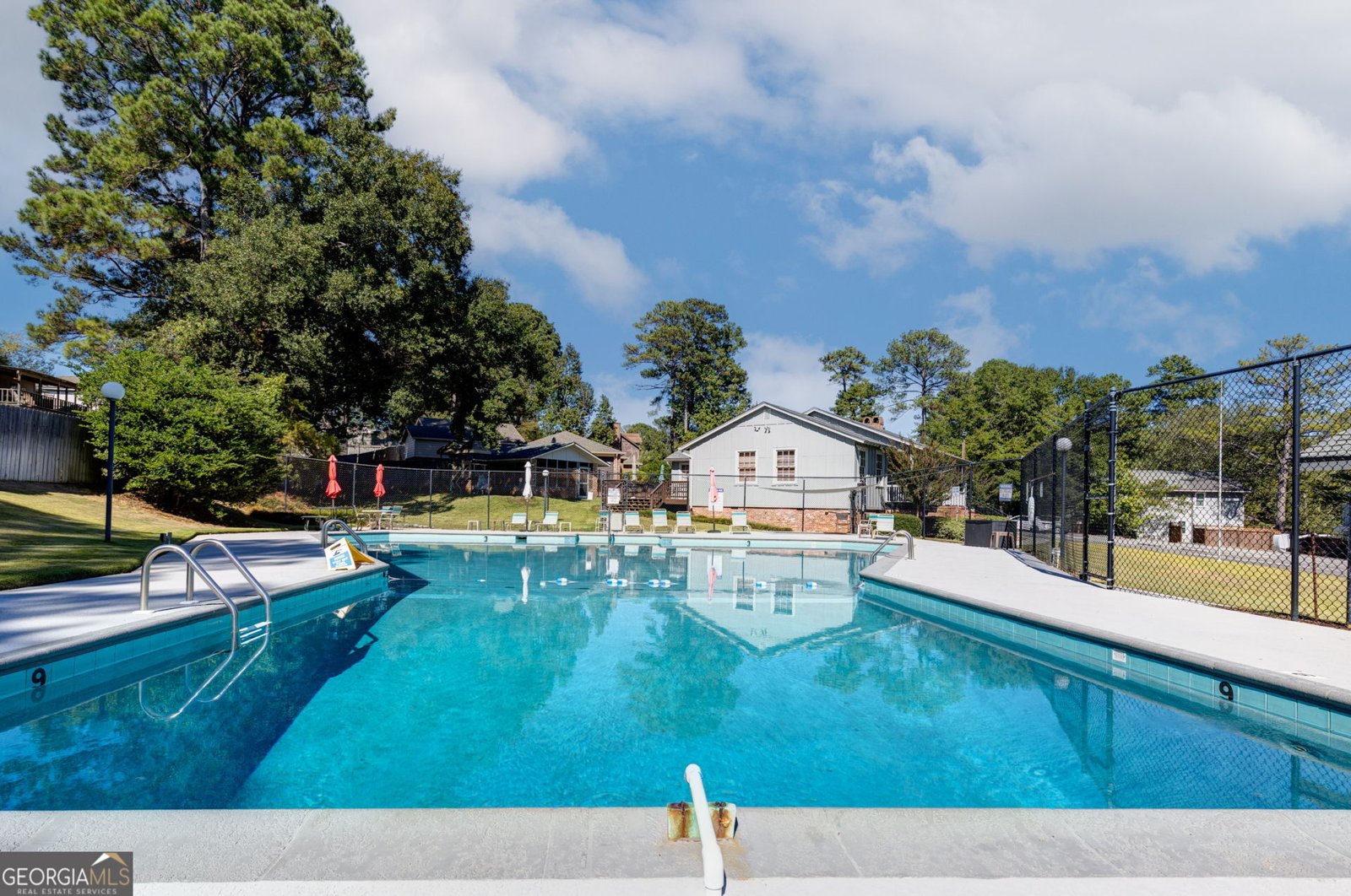 3725 Nutmeg Drive Columbus - 17