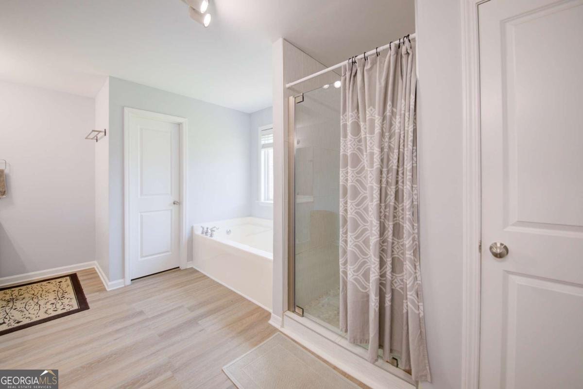 4420 Sunbonnet Road Cumming - 29