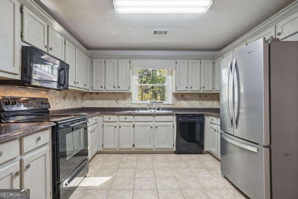 1210 BURNING BUSH Drive Loganville - 19