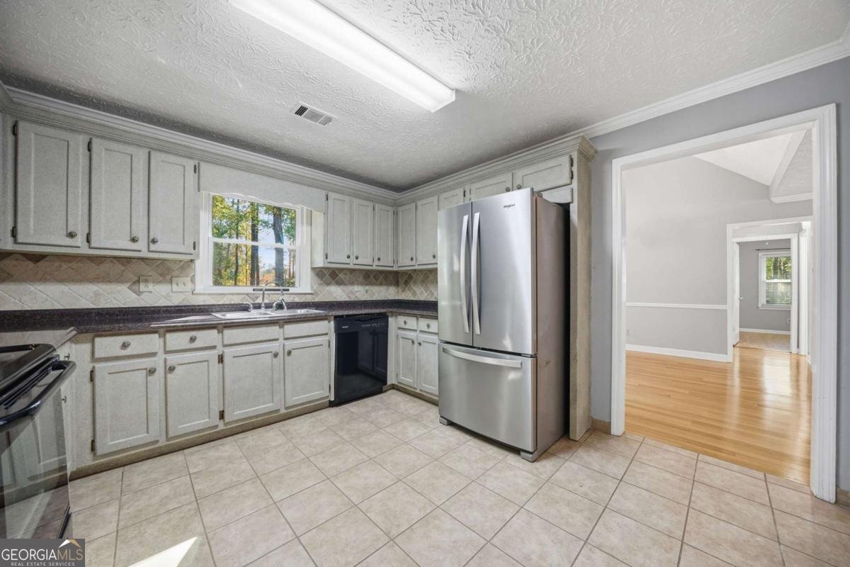 1210 BURNING BUSH Drive Loganville - 20