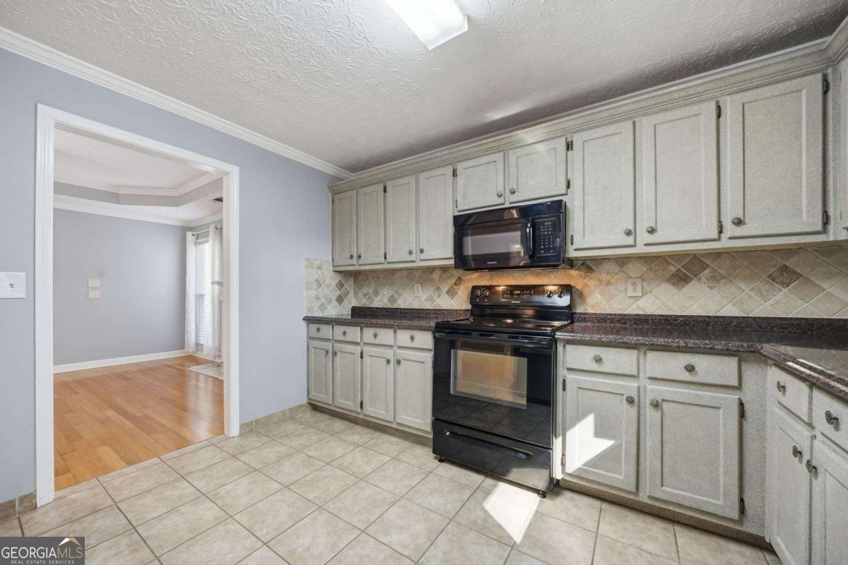 1210 BURNING BUSH Drive Loganville - 23