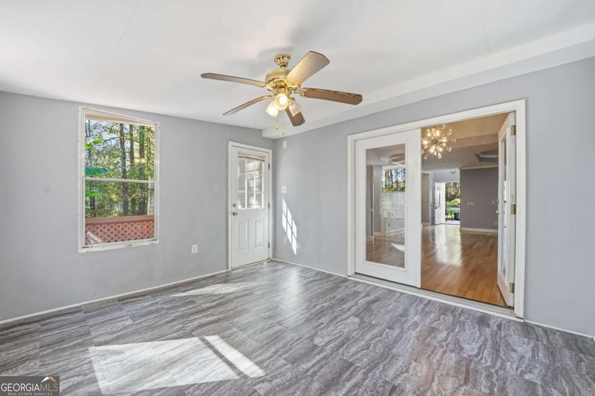 1210 BURNING BUSH Drive Loganville - 33