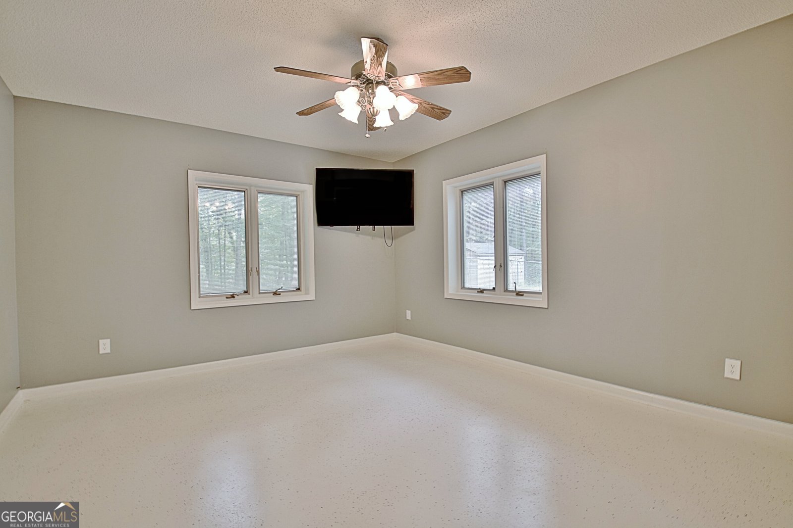 120 WOODLAND Road Fayetteville - 18