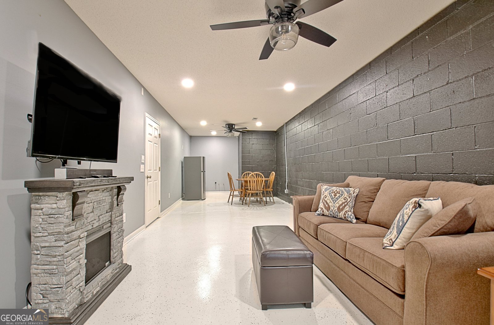 120 WOODLAND Road Fayetteville - 19