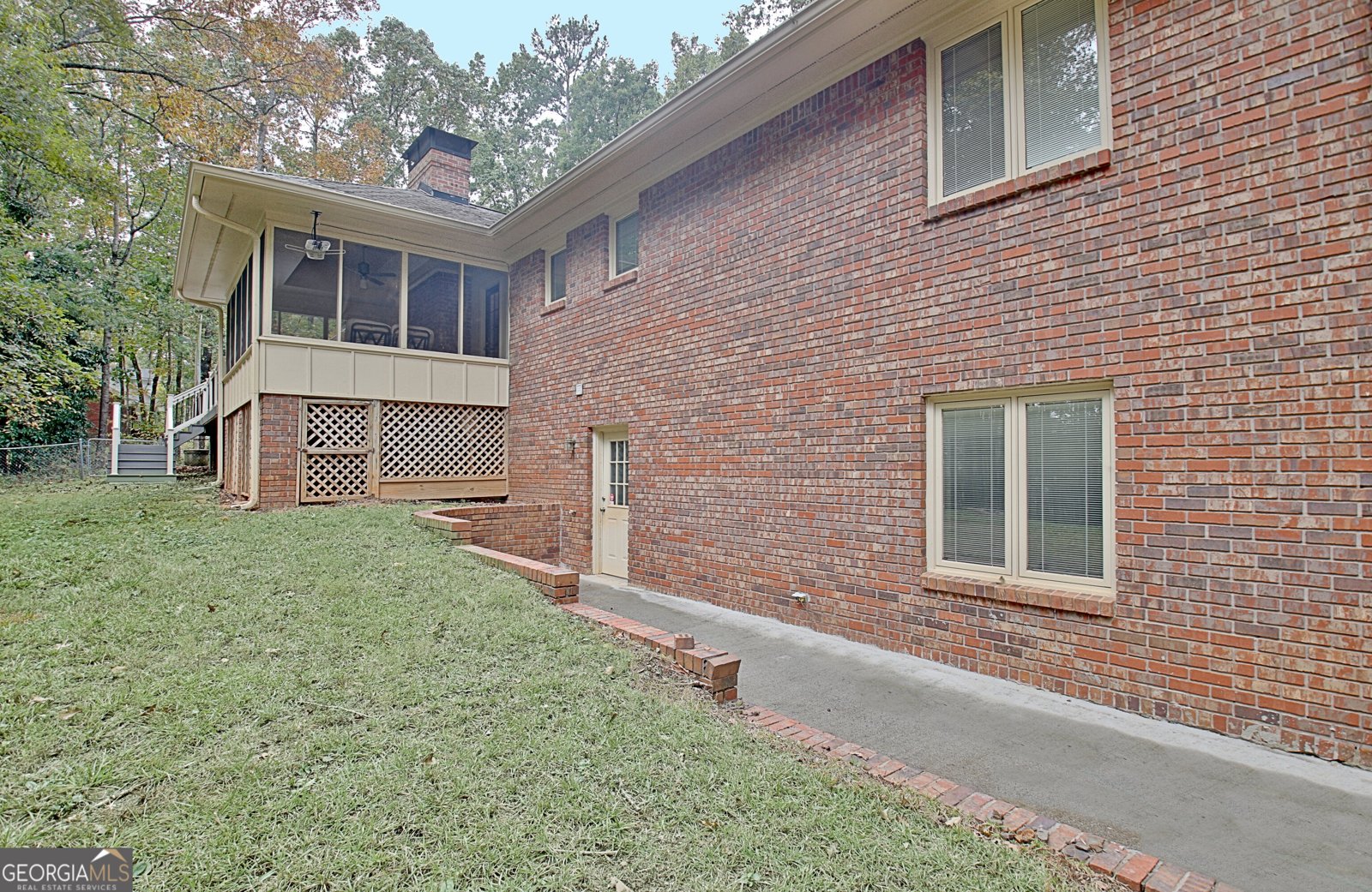 120 WOODLAND Road Fayetteville - 30