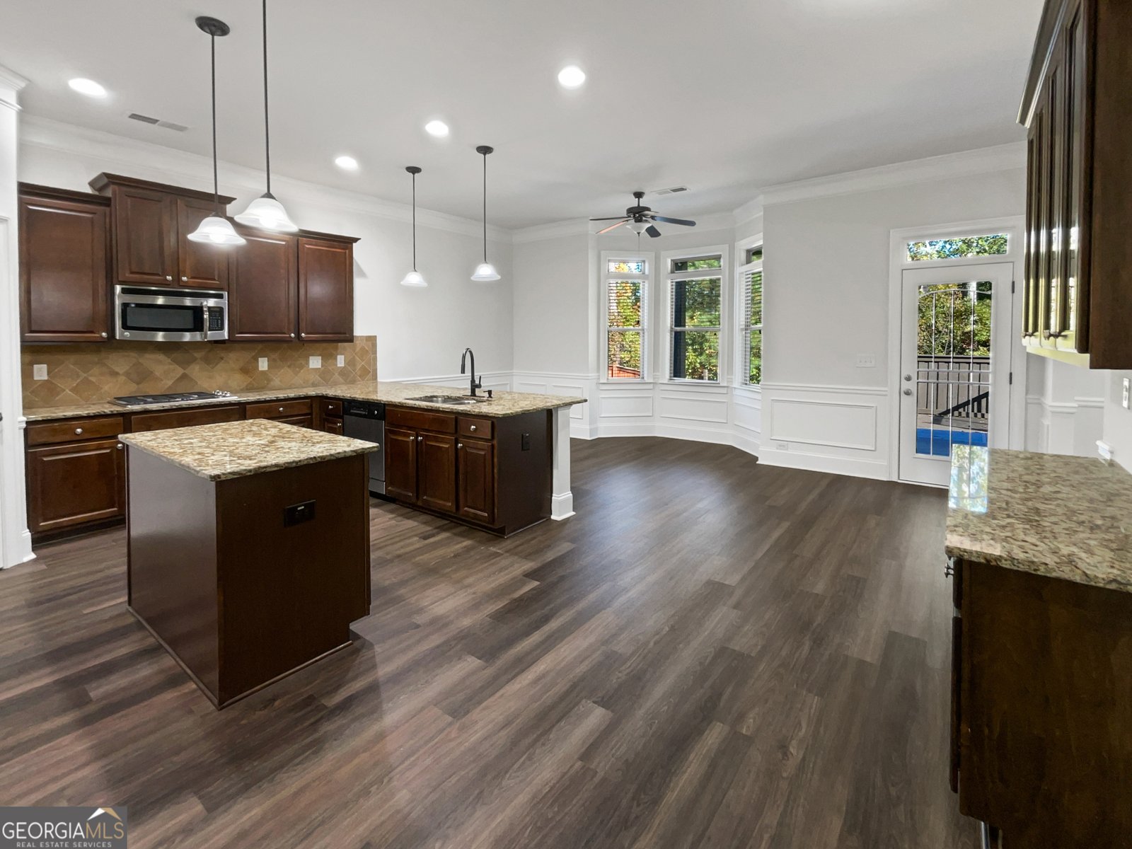 5657 Casa Blanca Lane South Fulton - 32